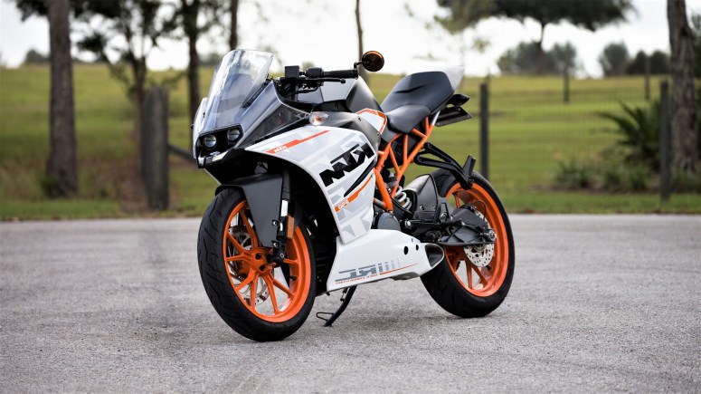ktm_motorcycle_side_view_114275_3840x2160.jpg